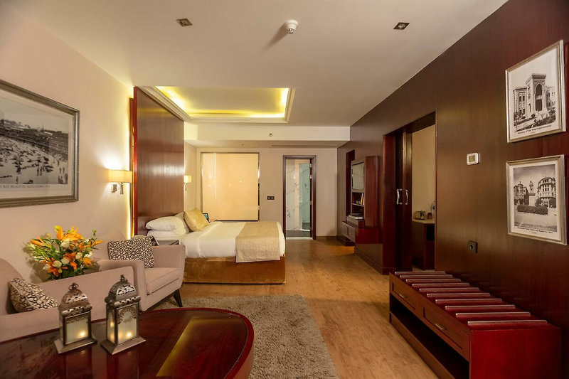 Royal Savoy Hotel 11