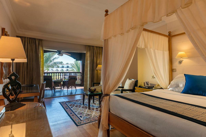 Royal Savoy Hotel 12