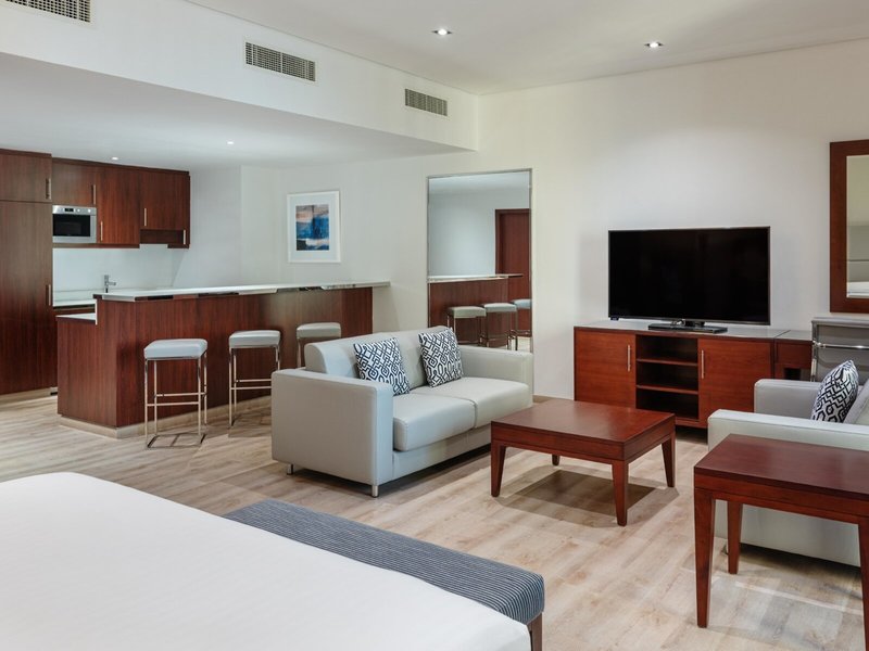 Ramada Plaza Jumeirah Beach 32