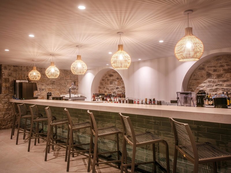 Noble Hotel & Suites 8