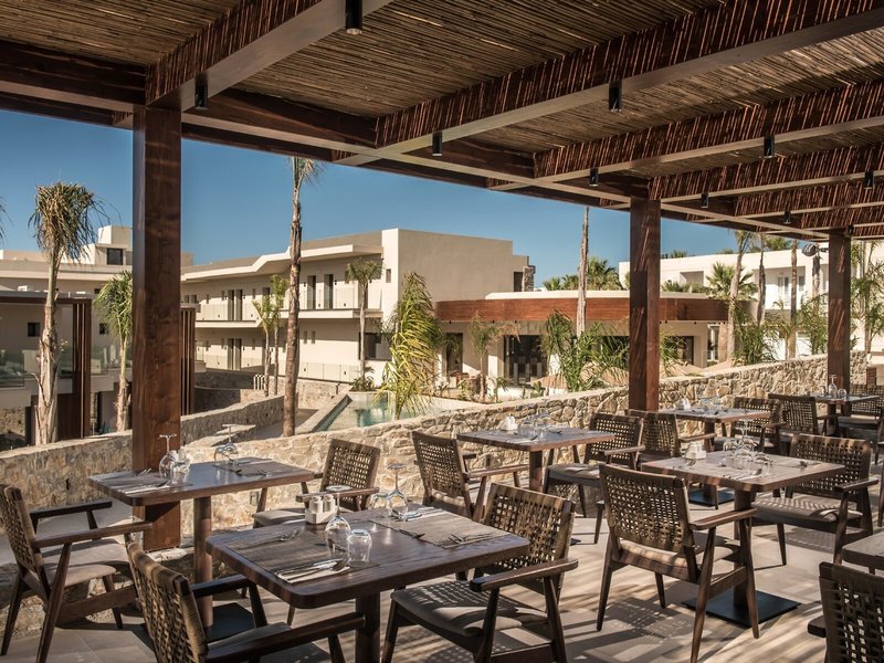 Noble Hotel & Suites 9