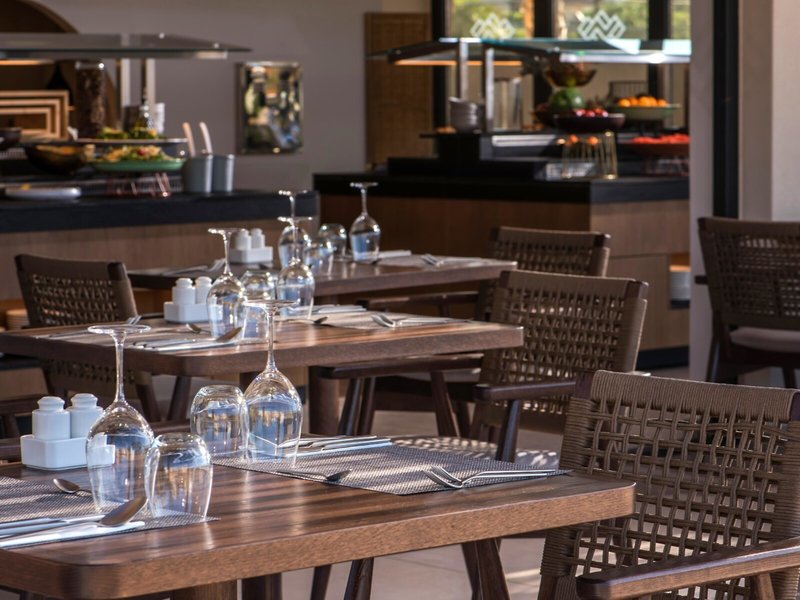 Noble Hotel & Suites 10