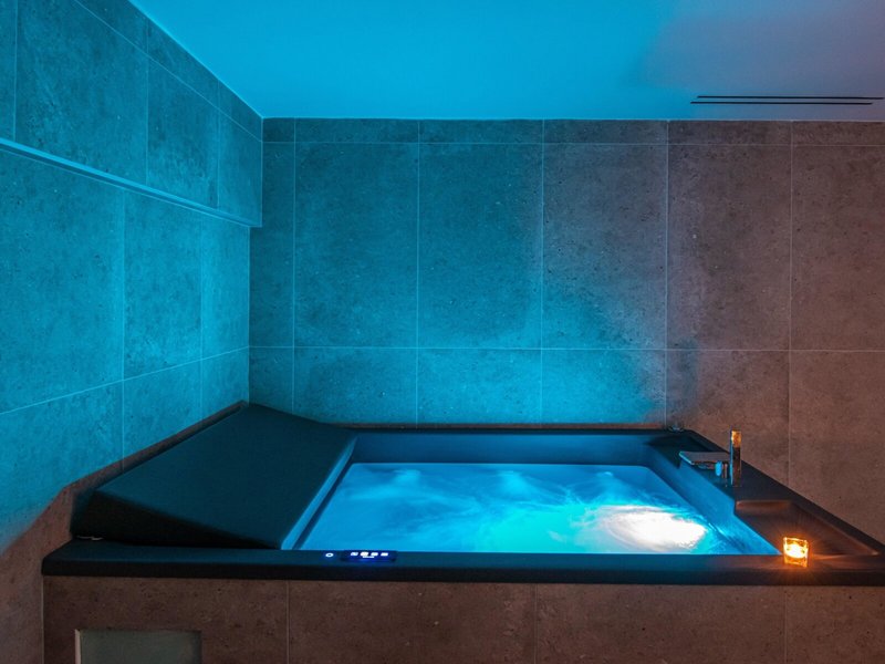 Noble Hotel & Suites 21