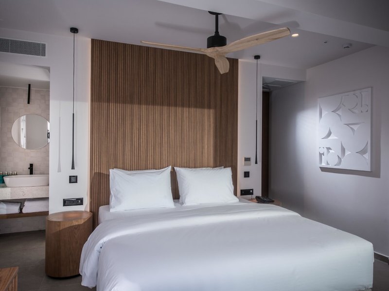 Noble Hotel & Suites 26