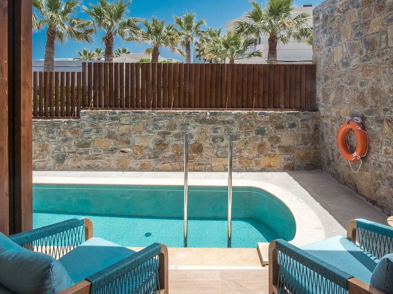 Noble Hotel & Suites 35