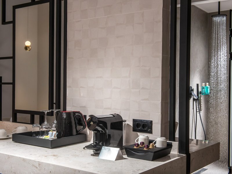 Noble Hotel & Suites 43