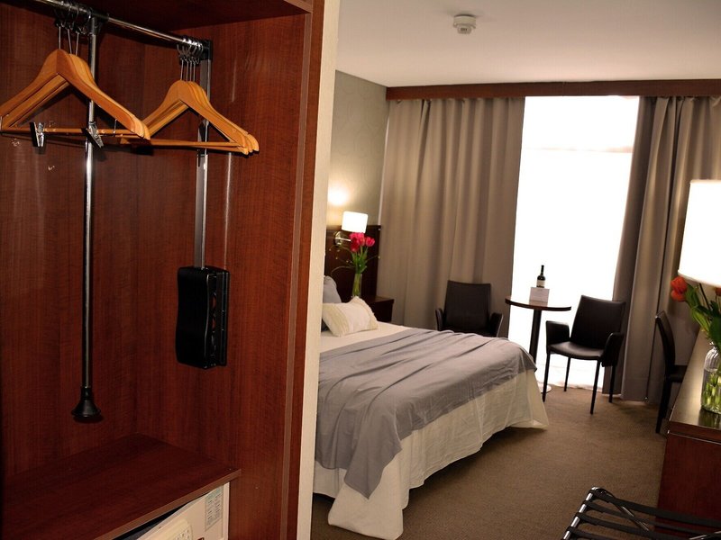 Howard Johnson Inn Palermo 15 - Room Example
