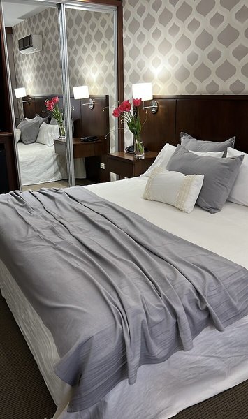 Howard Johnson Inn Palermo 27 - Room Example