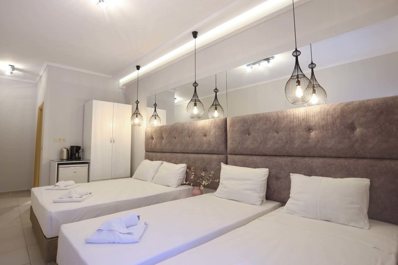 Anna Maria Paradise 6