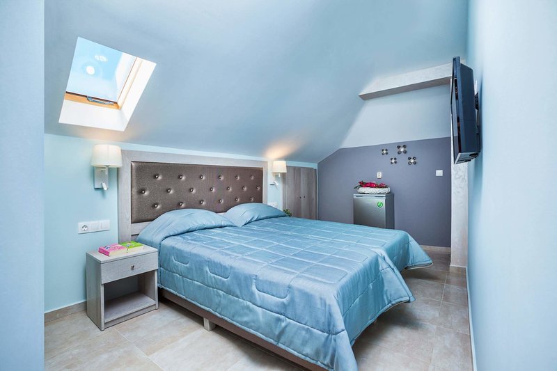 Anna Maria Paradise 8