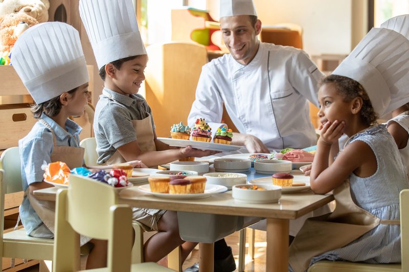 Madinat Jumeirah Resort - Jumeirah Dar Al Masyaf 32 - People