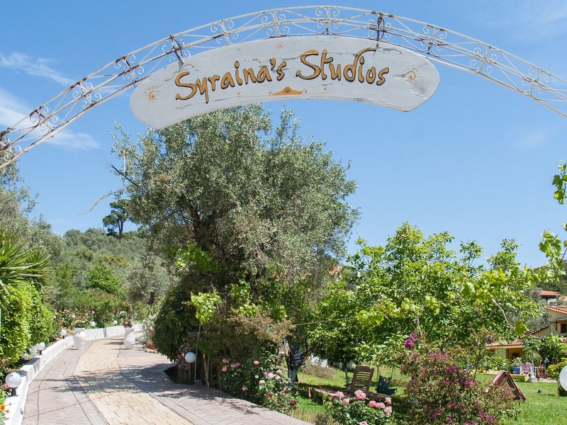 Syraina Studios & Rooms 10