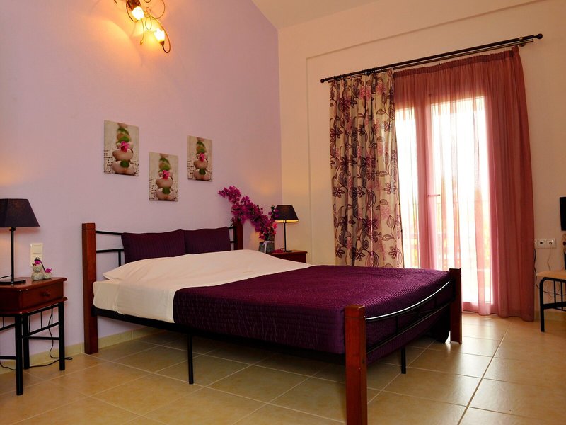 Syraina Studios & Rooms 21