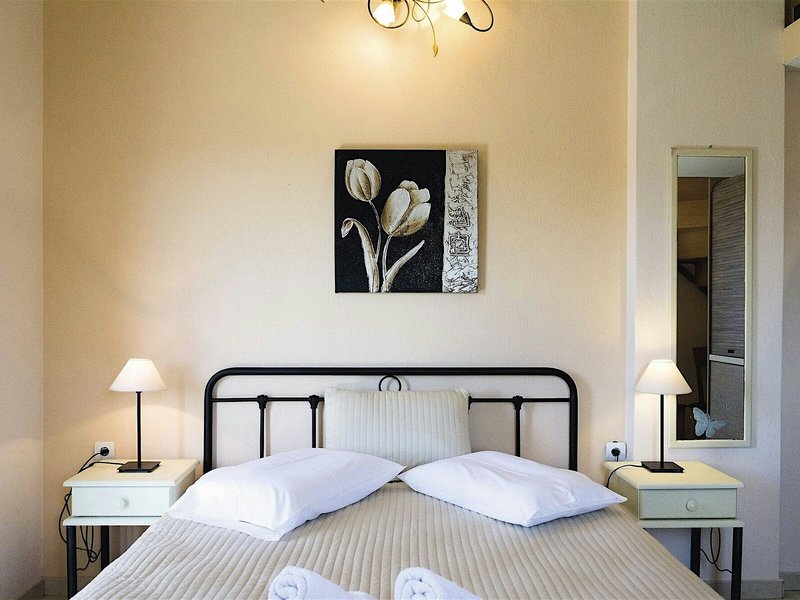Syraina Studios & Rooms 24