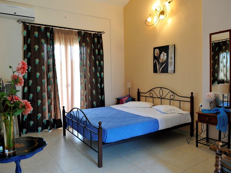 Syraina Studios & Rooms 26