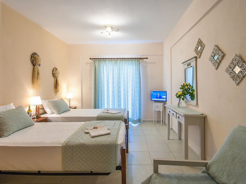Syraina Studios & Rooms 33