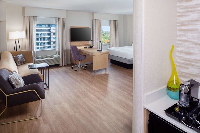 Hampton Inn & Suites Miami Brickell-Downtown 33