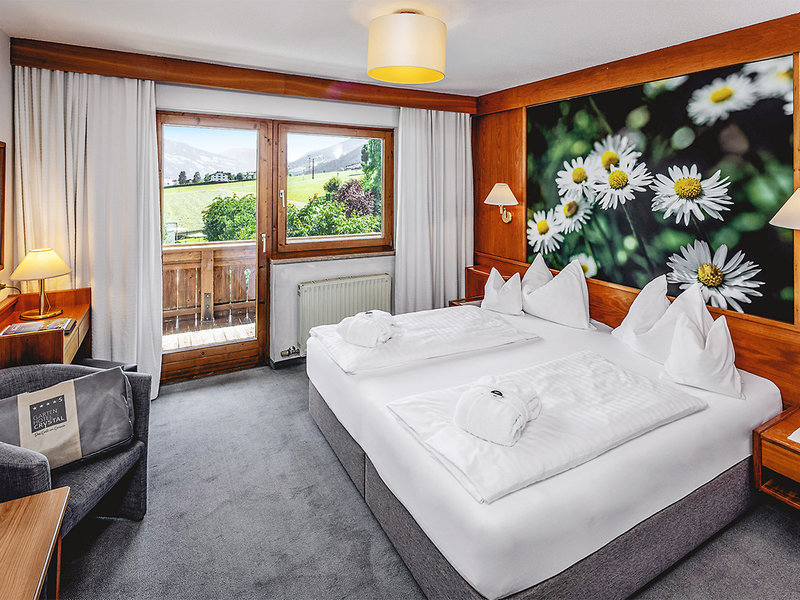 Gartenhotel Crystal Fügen 6