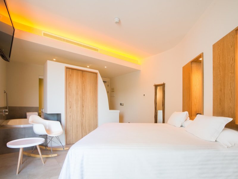 Higueron Hotel, Curio collection by Hilton  38