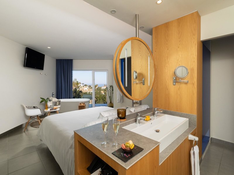 Higueron Hotel, Curio collection by Hilton  40