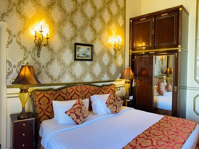 Le Metropole 22 - Room Example