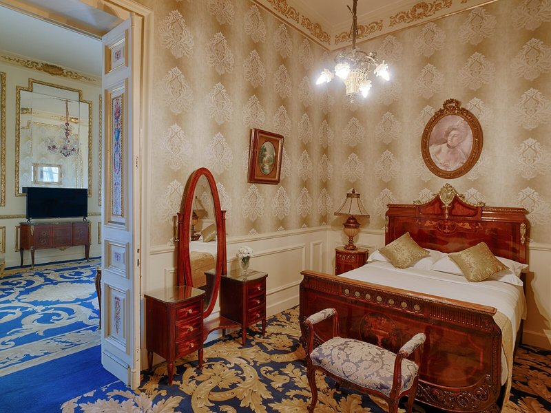 Le Metropole 38 - Room Example