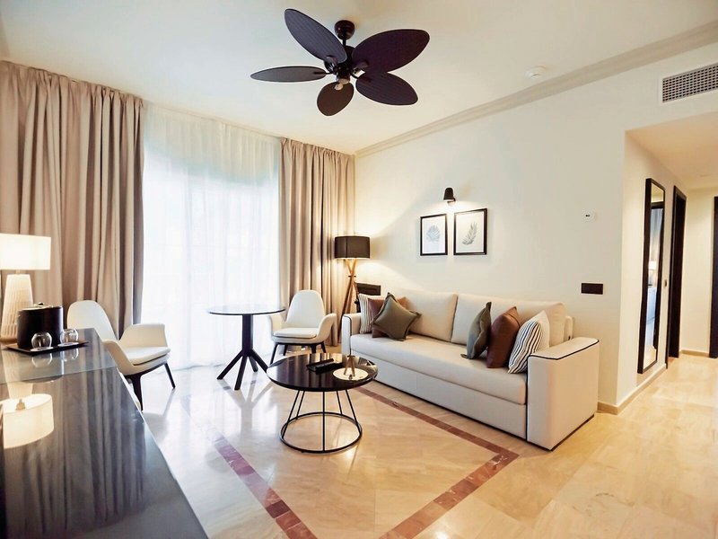 Grand Palladium Lady Hamilton Resort & Spa 38