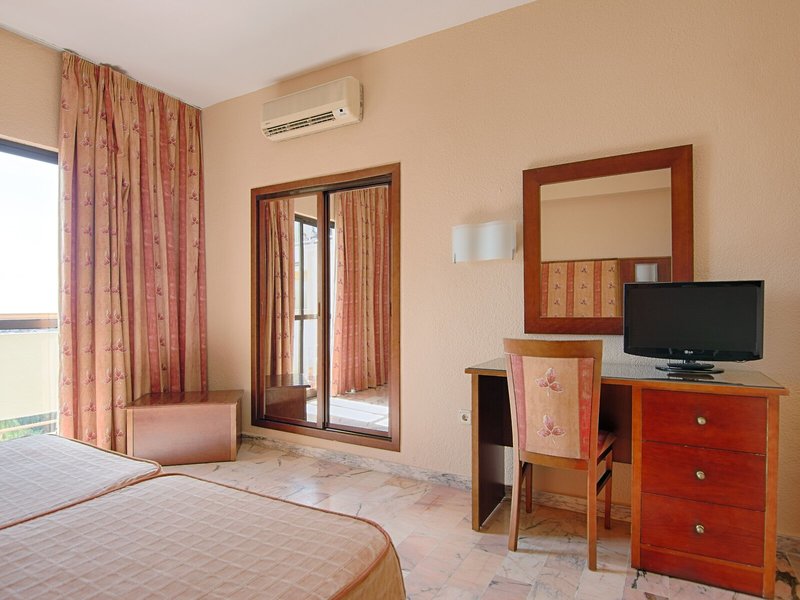 Royal Costa 37