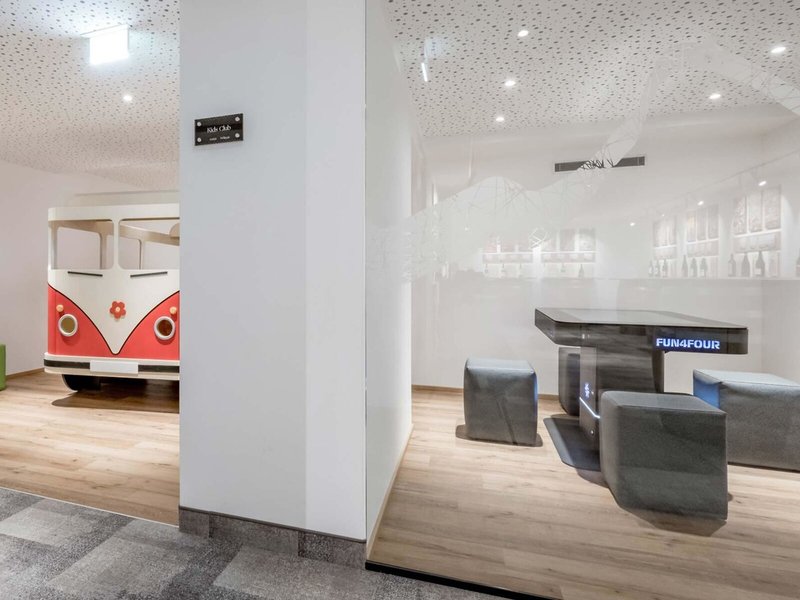 Austria & Bellevue 32