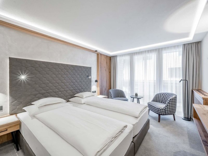 Austria & Bellevue 40