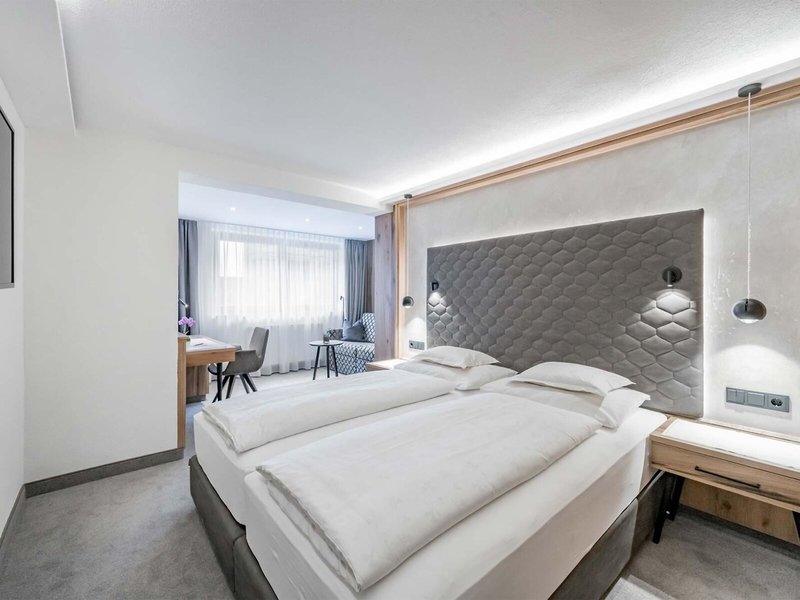 Austria & Bellevue 45