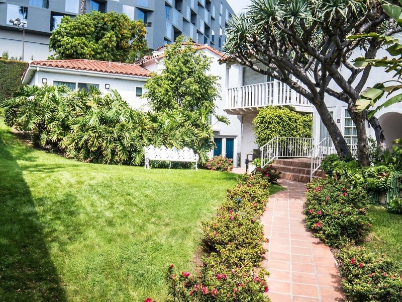 Sunset Marquis 4