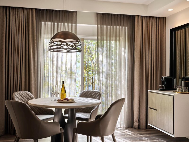 Sunset Marquis 22