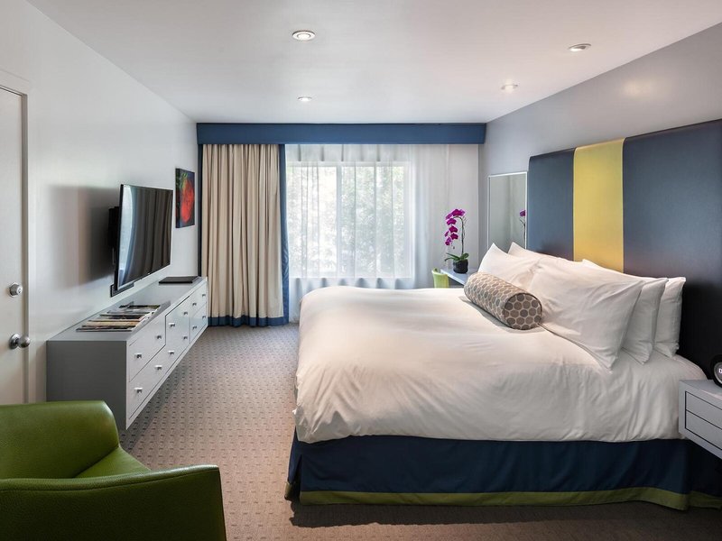 Sunset Marquis 36
