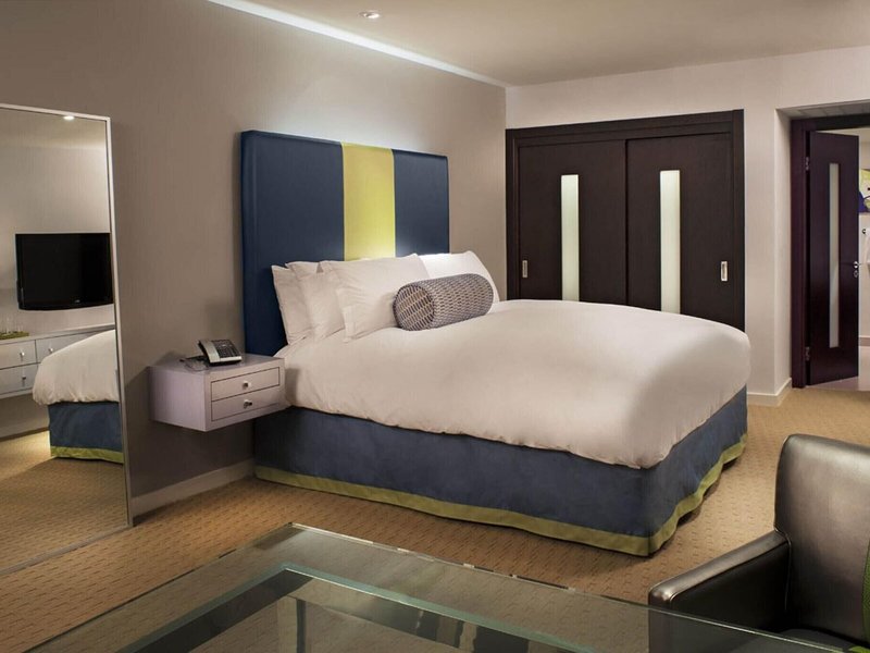 Sunset Marquis 38