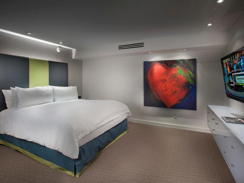 Sunset Marquis 39
