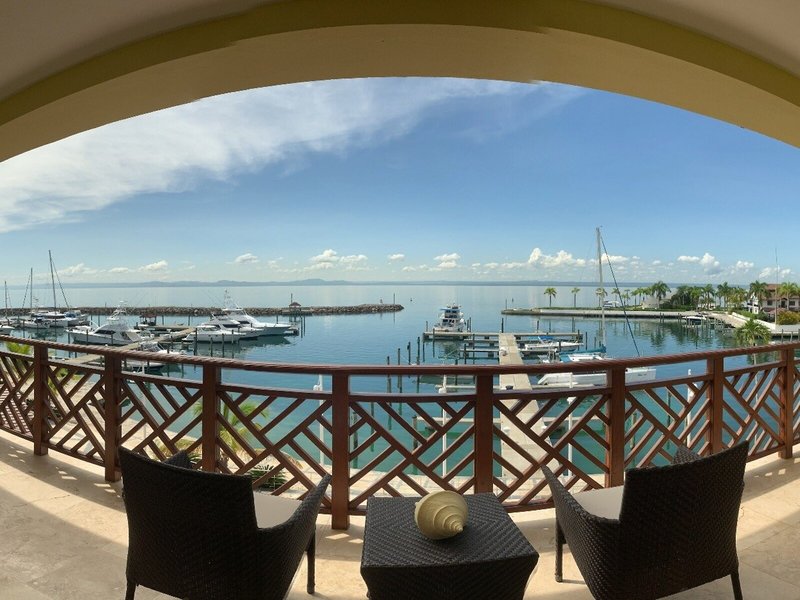 The Bannister Hotel & Yacht Club 9