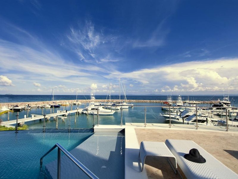 The Bannister Hotel & Yacht Club 13