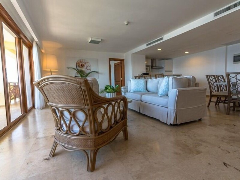 The Bannister Hotel & Yacht Club 16