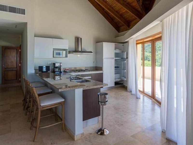 The Bannister Hotel & Yacht Club 27