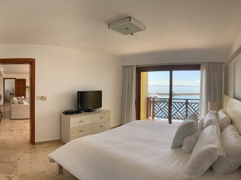 The Bannister Hotel & Yacht Club 32