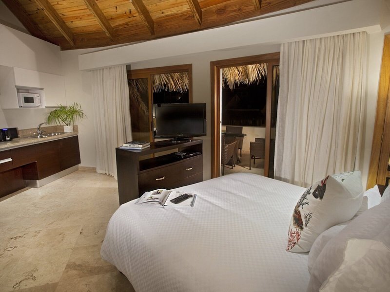 The Bannister Hotel & Yacht Club 33