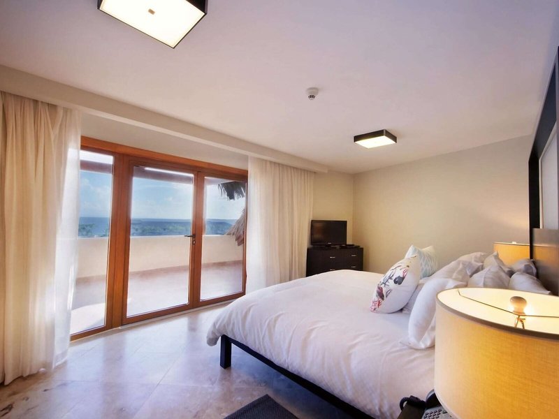 The Bannister Hotel & Yacht Club 34