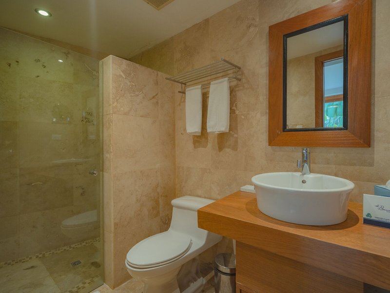 The Bannister Hotel & Yacht Club 49