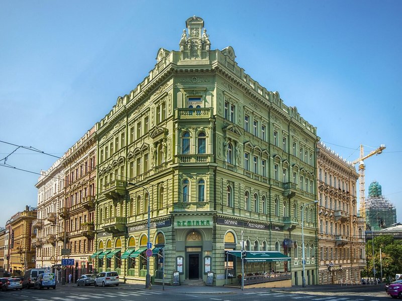Deminka Palace 1