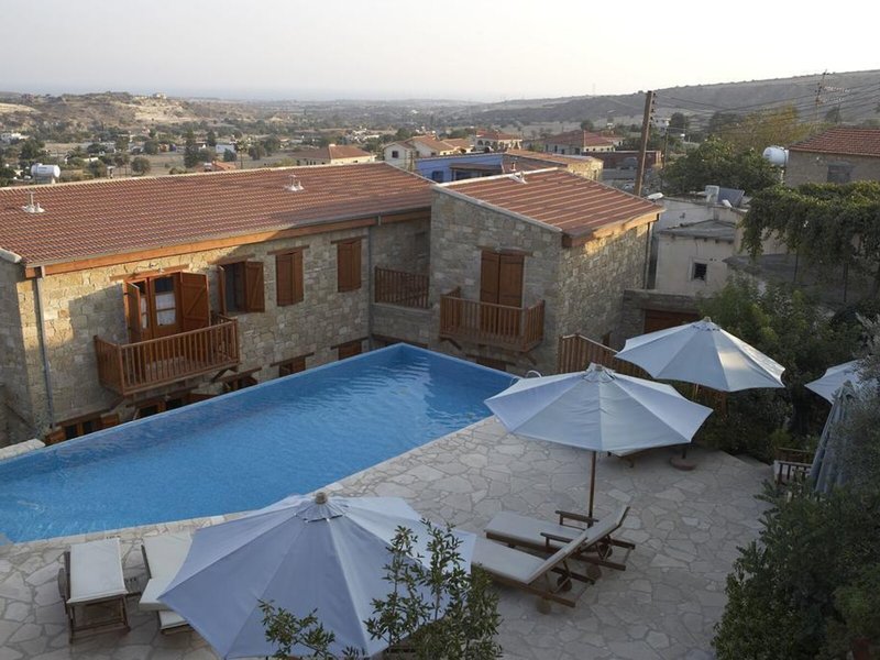 Filokypros Eveleos Country House 12