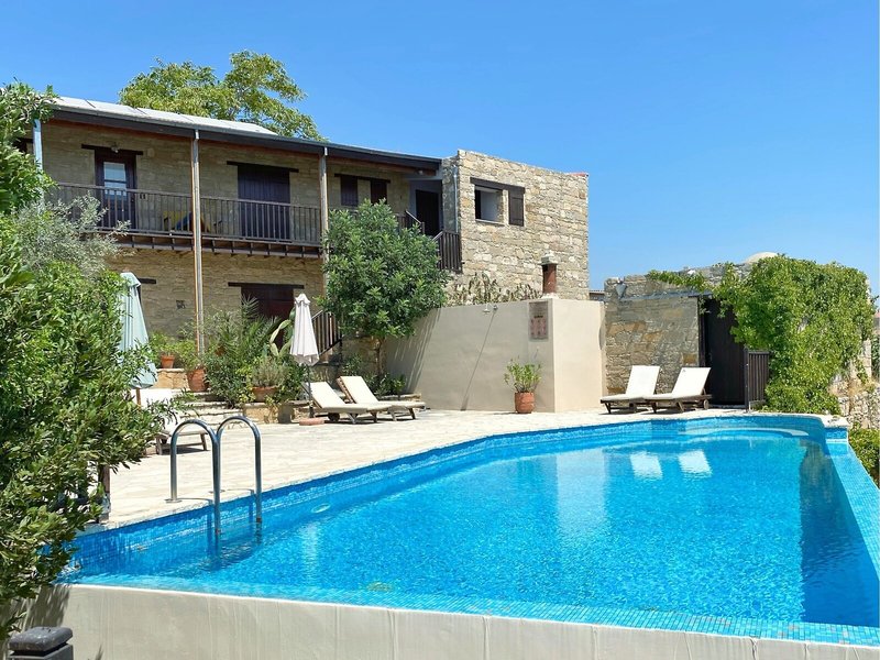 Filokypros Eveleos Country House 15