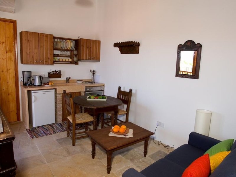 Filokypros Eveleos Country House 17