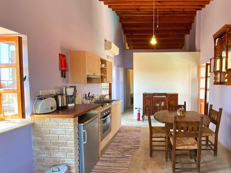 Filokypros Eveleos Country House 19