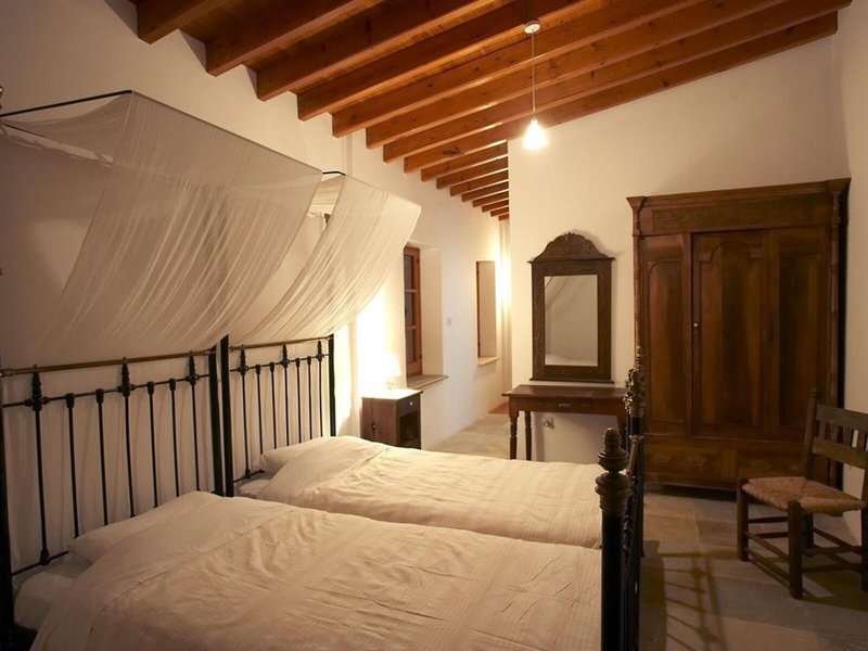 Filokypros Eveleos Country House 25